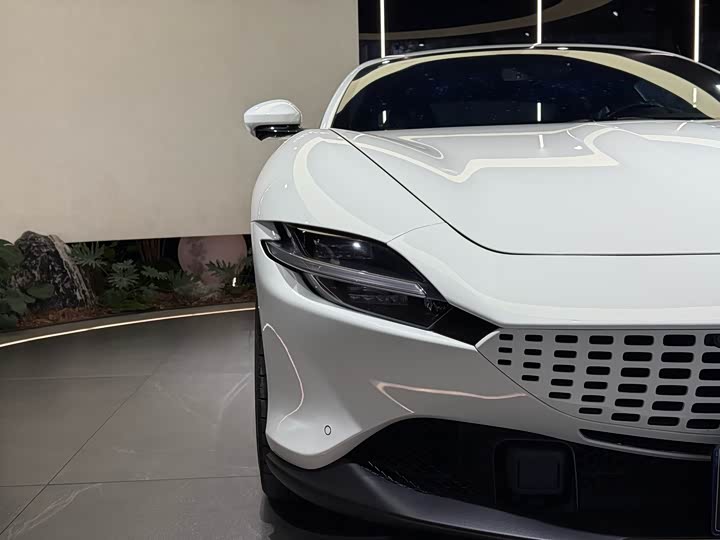 Фото 4 - Ferrari Roma