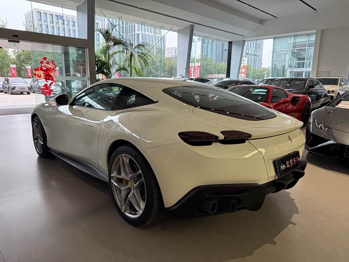 Фото 6 - Ferrari Roma