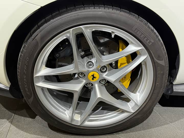 Фото 8 - Ferrari Roma