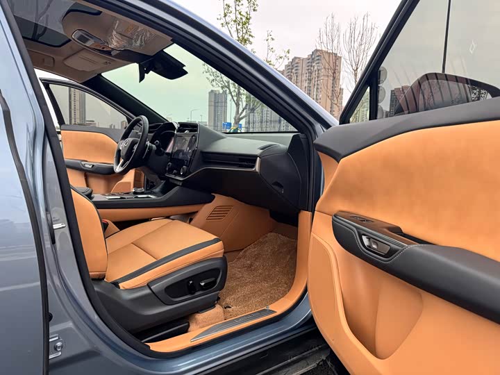 Фото 7 - Lexus RZ