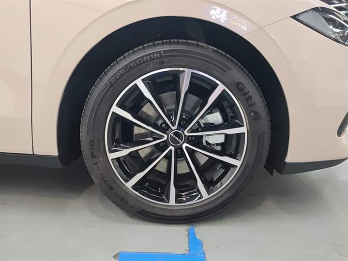 Фото 6 - Roewe D7