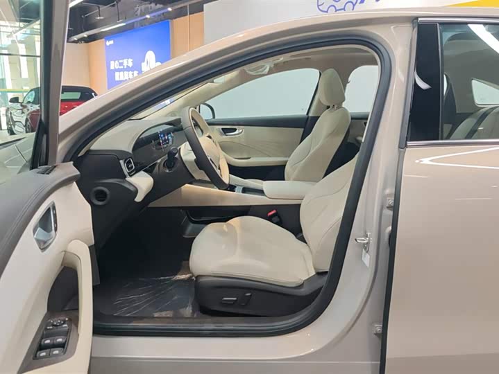 Фото 9 - Roewe D7