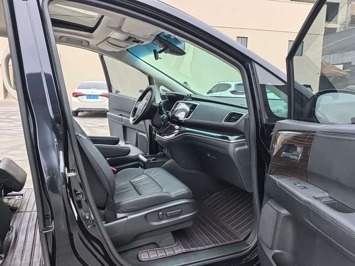 Фото 9 - Honda Odyssey