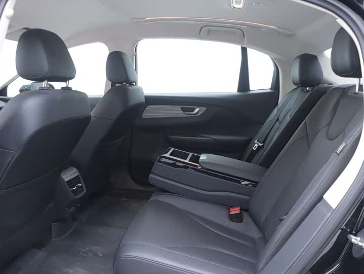 Photo 4 - Hongqi E-QM5