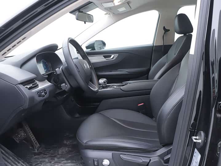 Photo 5 - Hongqi E-QM5