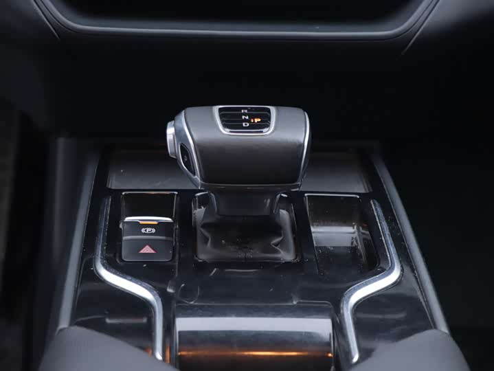 Photo 7 - Hongqi E-QM5