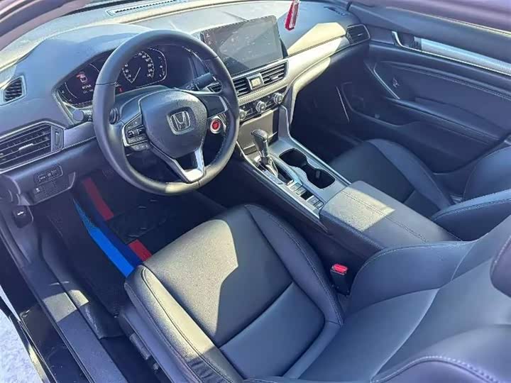 Фото 4 - Honda Accord