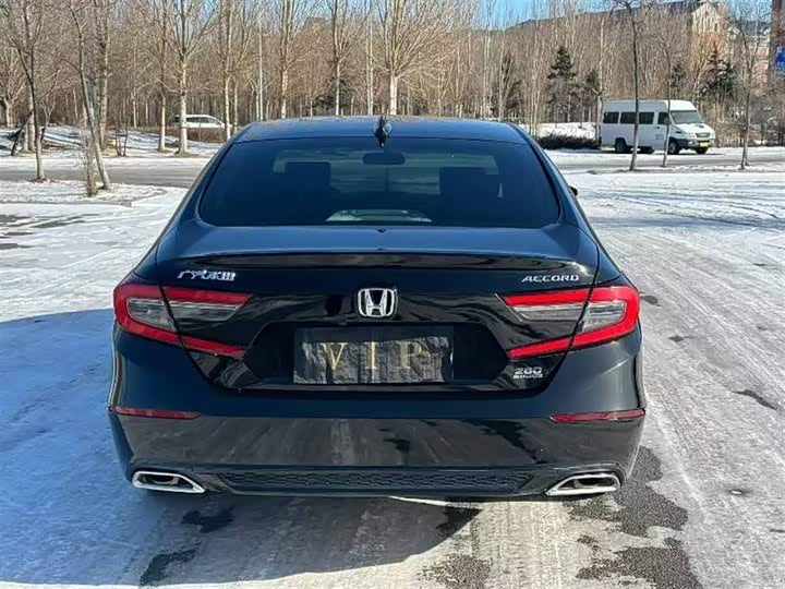 Фото 8 - Honda Accord