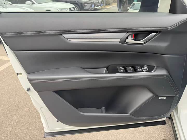 Photo 4 - Mazda CX-8