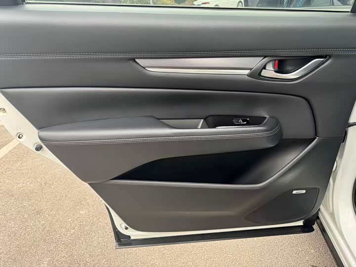 Photo 9 - Mazda CX-8