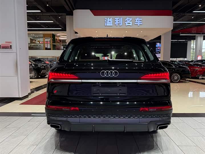 Фото 8 - Audi Q7