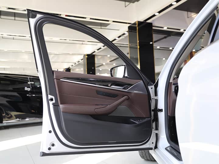 Фото 5 - BMW 5 Series