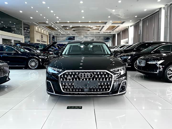 Фото 3 - Audi A8