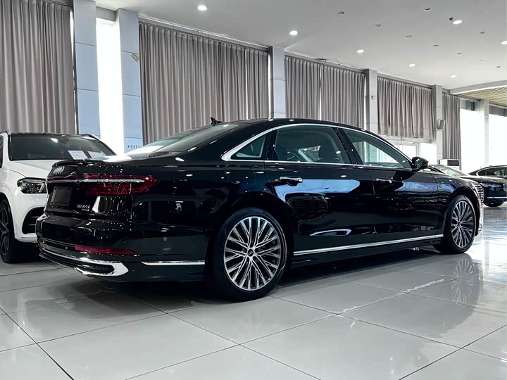 Фото 4 - Audi A8