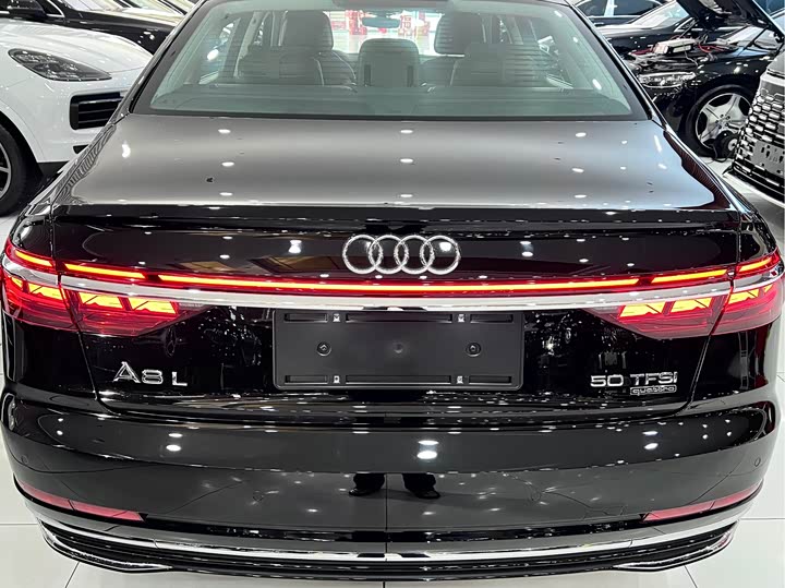 Фото 5 - Audi A8