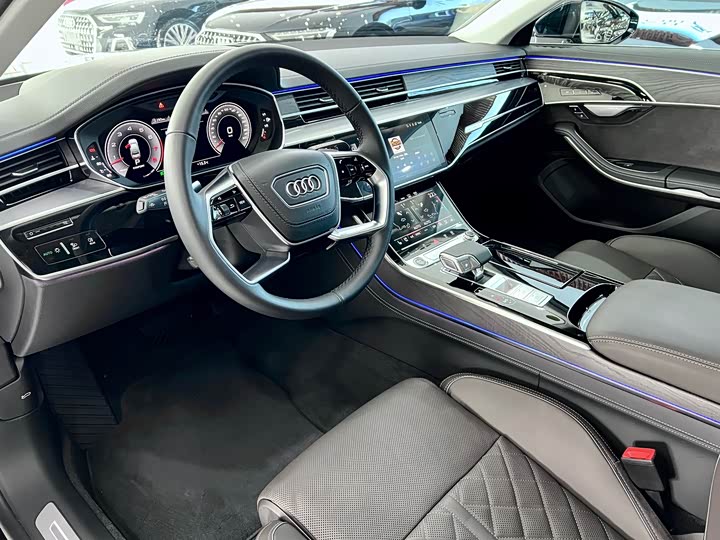 Фото 7 - Audi A8