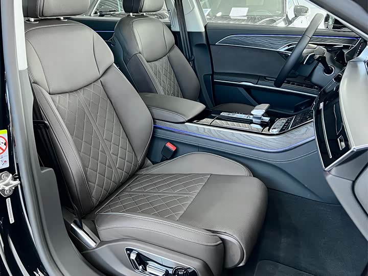 Фото 8 - Audi A8