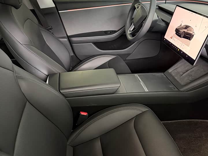 Фото 4 - Tesla Model 3