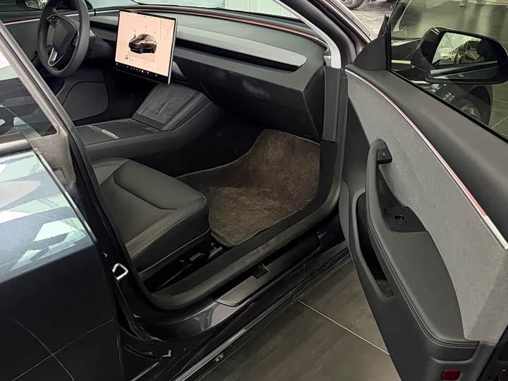 Фото 6 - Tesla Model 3