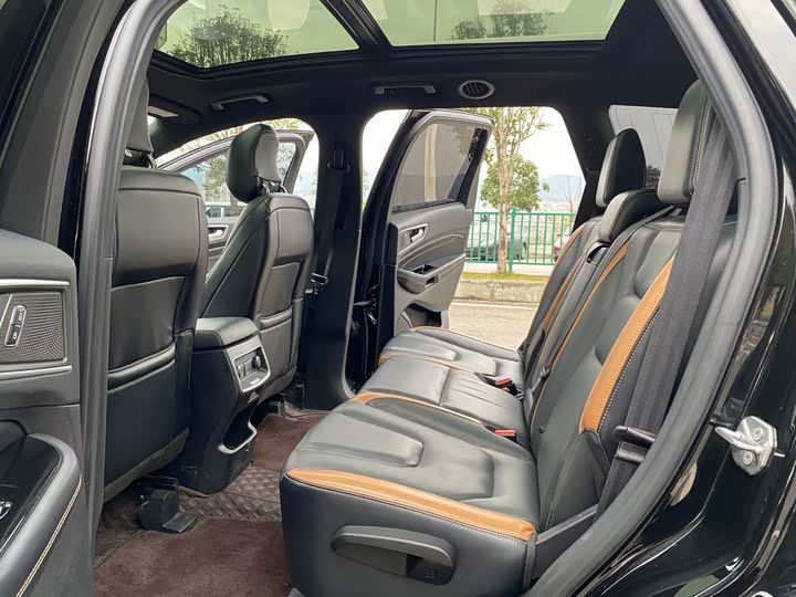 Фото 7 - Ford Edge