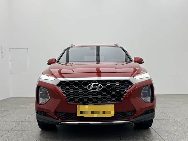 Фото 2 - Hyundai Santa Fe
