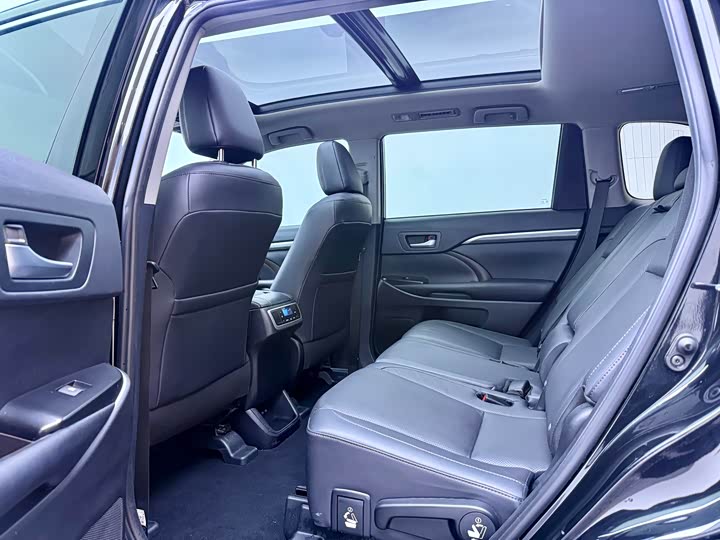 Фото 6 - Toyota Highlander