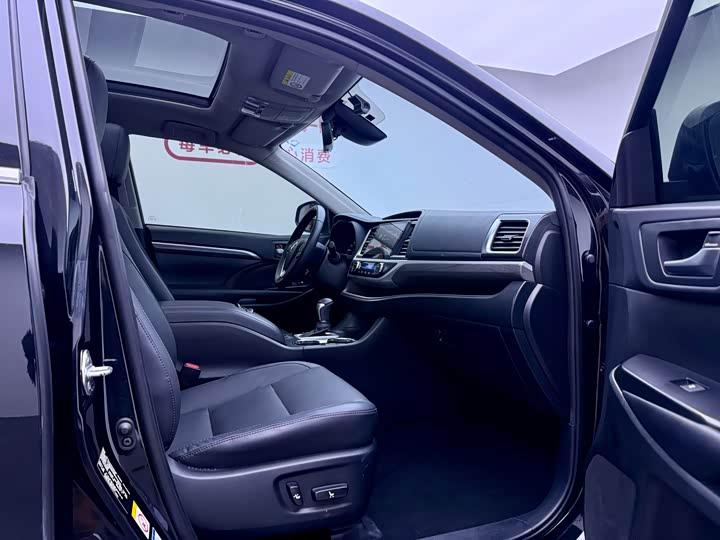 Фото 7 - Toyota Highlander