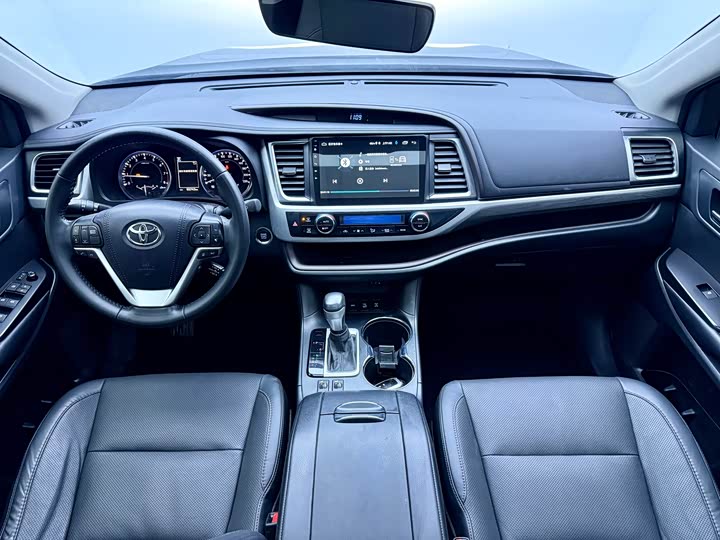 Фото 9 - Toyota Highlander