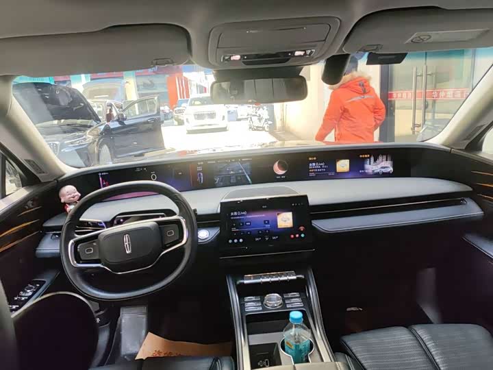 Фото 2 - Lincoln Nautilus