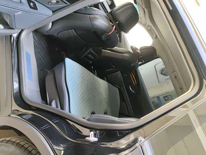 Фото 3 - Lincoln Nautilus