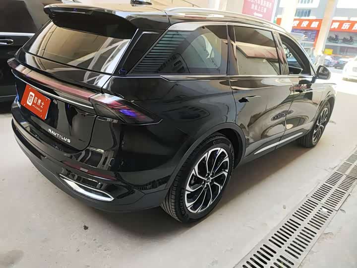 Фото 5 - Lincoln Nautilus