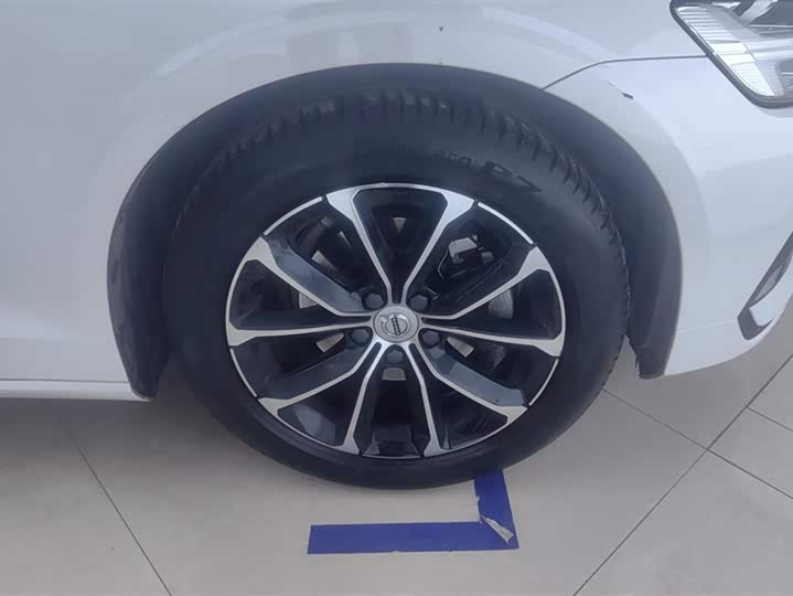 Фото 6 - Volvo S60