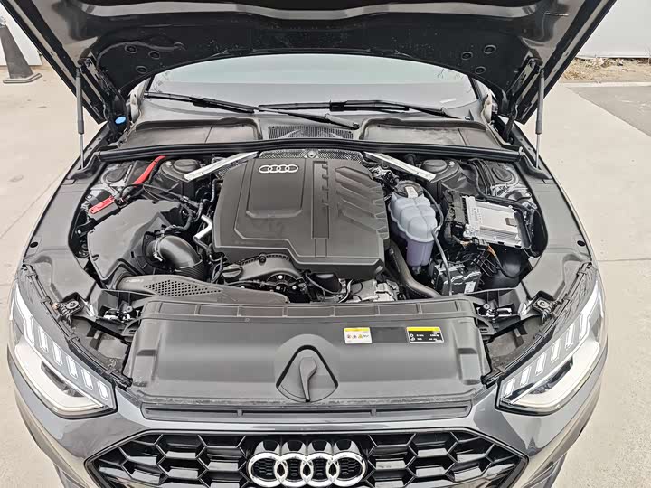 Фото 5 - Audi A4L