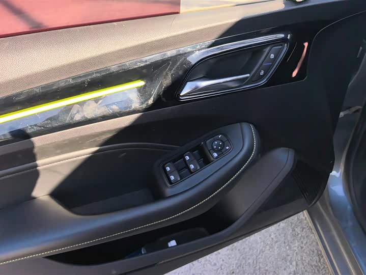 Фото 7 - Roewe i5