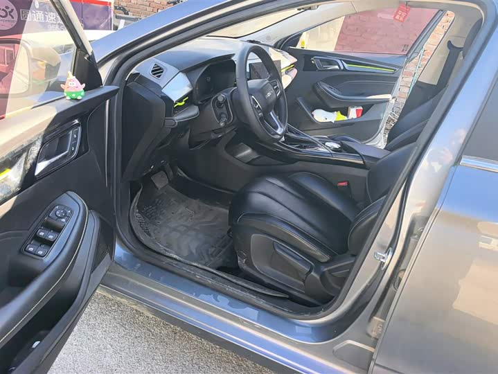 Фото 9 - Roewe i5