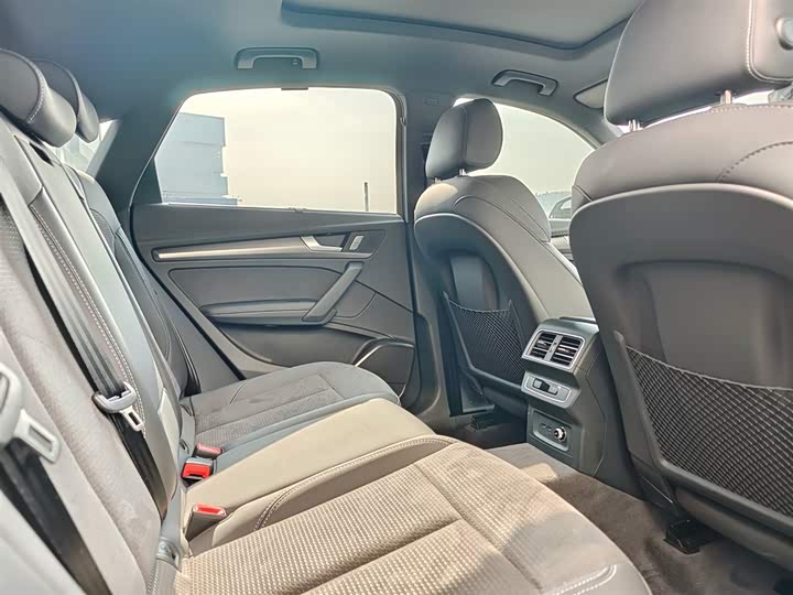 Фото 6 - Audi Q5L Sportback