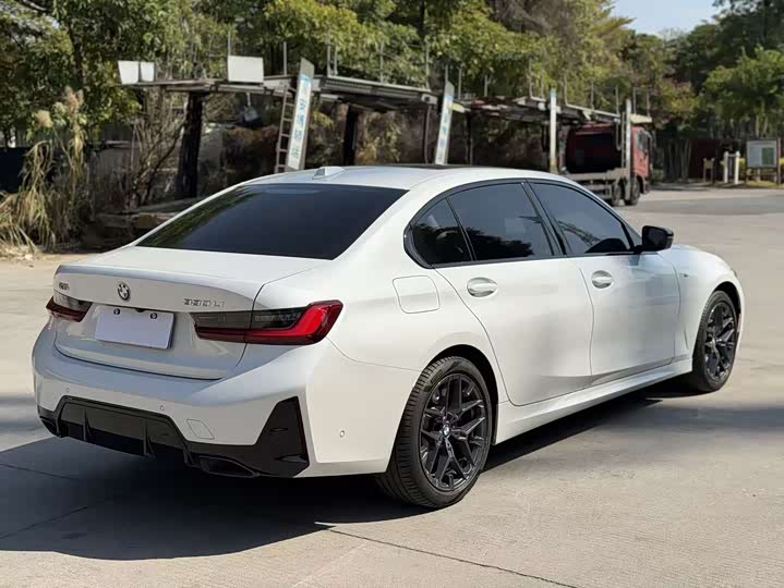 Photo 7 - BMW 3 Series