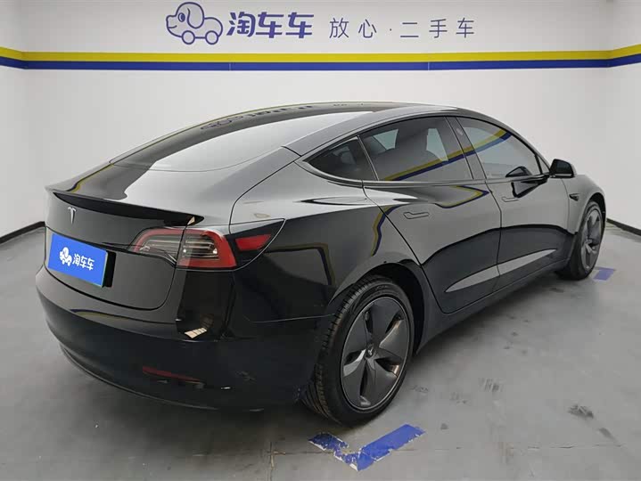 Фото 3 - Tesla Model 3