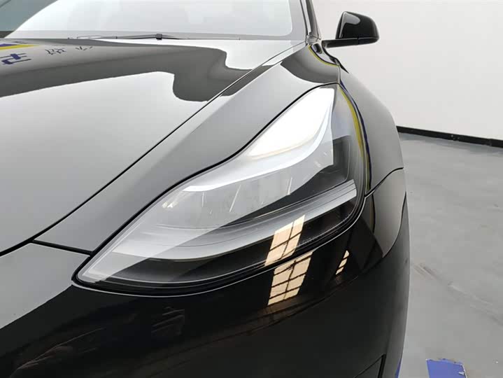 Фото 5 - Tesla Model 3