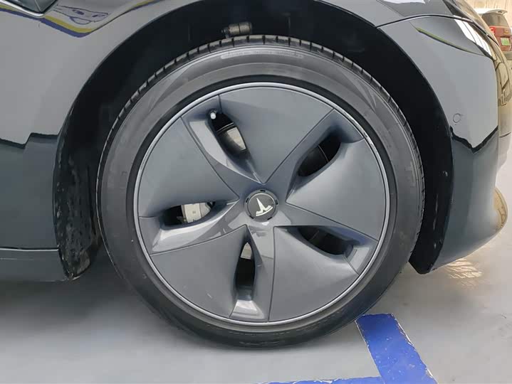 Фото 6 - Tesla Model 3