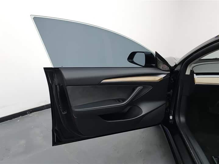 Фото 7 - Tesla Model 3