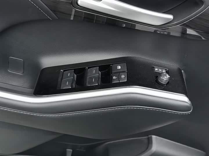 Фото 9 - Toyota Highlander