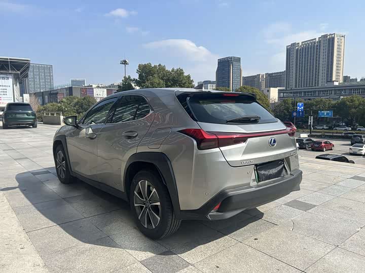 Фото 4 - Lexus UX Hybrid