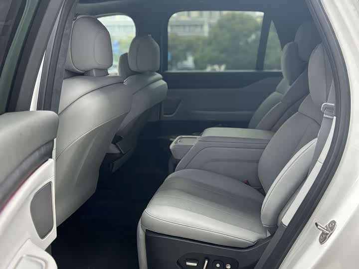 Фото 7 - Nio ES8