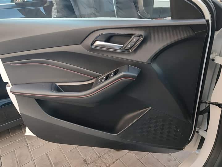 Фото 7 - MG Motor 5