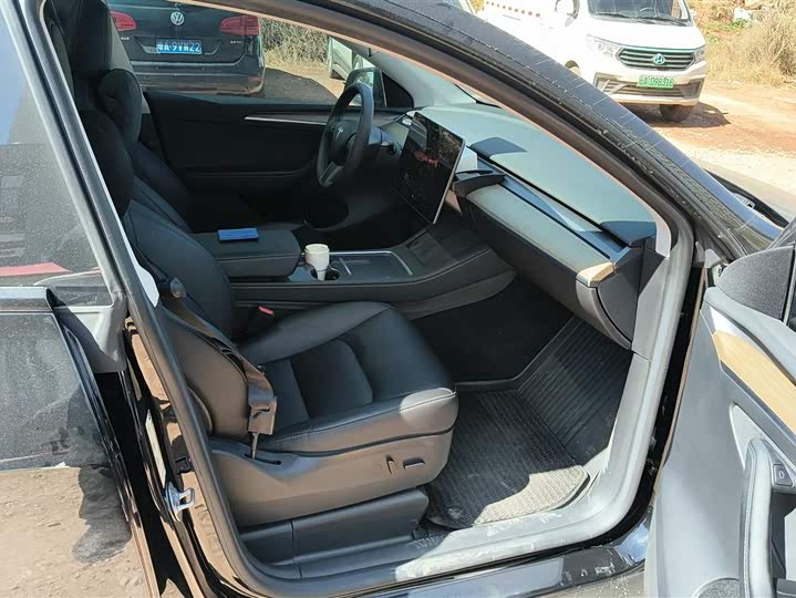 Фото 8 - Tesla Model Y