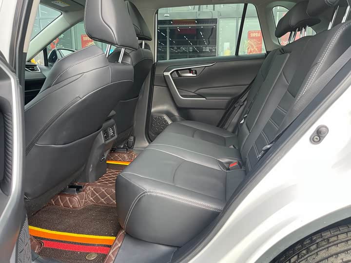 Фото 6 - Toyota Wildlander