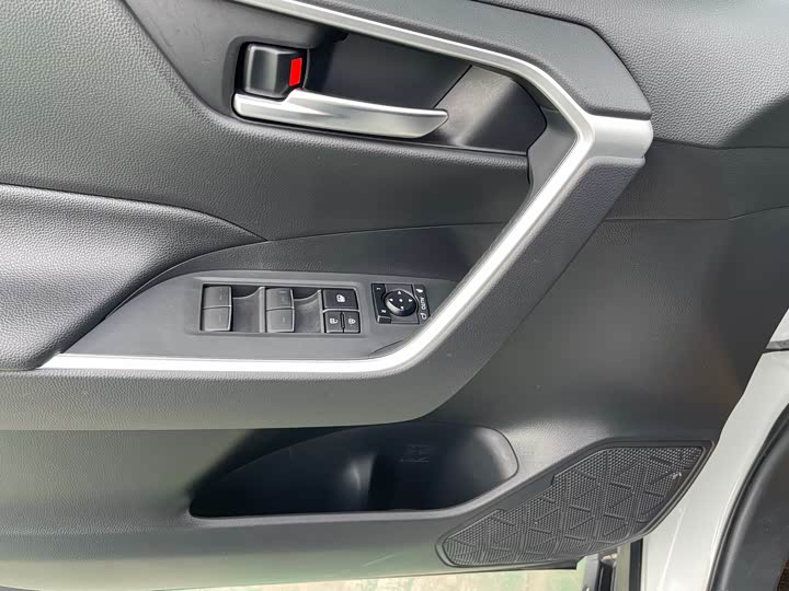 Фото 7 - Toyota Wildlander