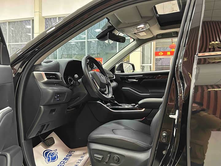 Фото 3 - Toyota Highlander