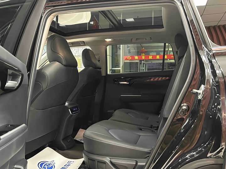 Фото 6 - Toyota Highlander